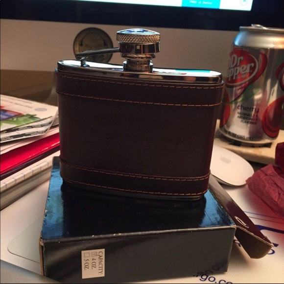 Dewars Liquor Other - NWOT DEWAR’s Brown Leather flask